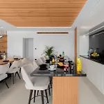 Elit Psarou Heated Pool Jacuzzi * Pszarú