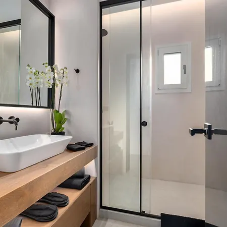 Elit Psarou * Psarou (Mykonos)