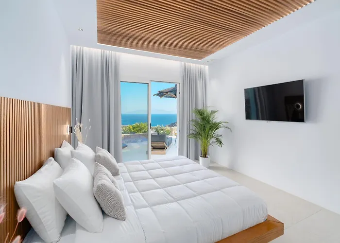 Elit Psarou * Psarou (Mykonos)